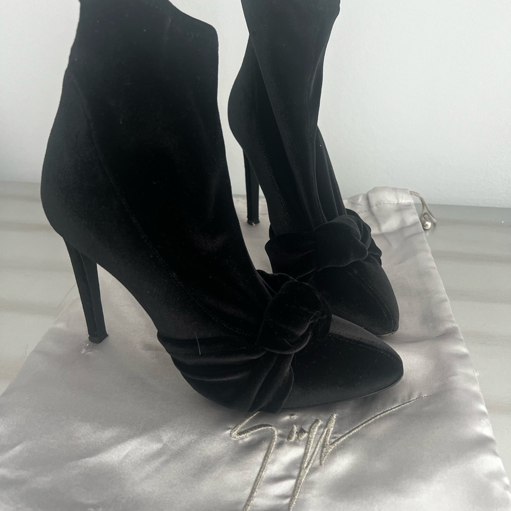 Giuseppe Zanotti Ophelia Bimba Knot Velvet Stiletto
Boots Booties Womens EU 37.5
